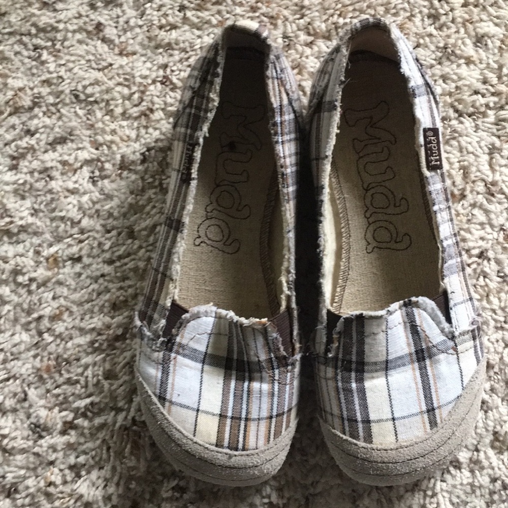 Mudd slip on shoes